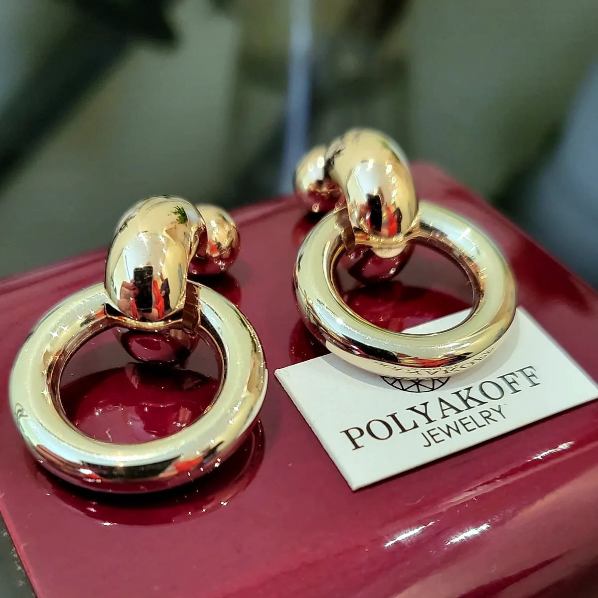 Серьги из драгоценного металла с бриллиантовыми акцентами